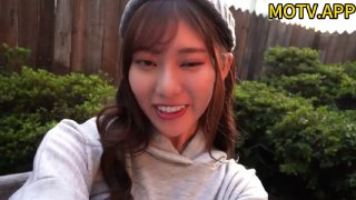 甜美乖巧美少女！强烈要求小秀一波！脱下内裤自摸骚穴，揉搓娇喘呻吟诱惑，多毛小穴超紧致